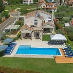 Vila Lory *