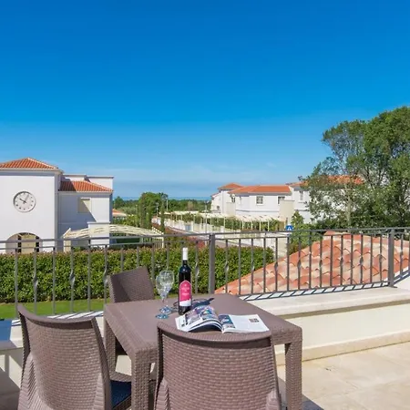 Lory Villa Tar-Vabriga