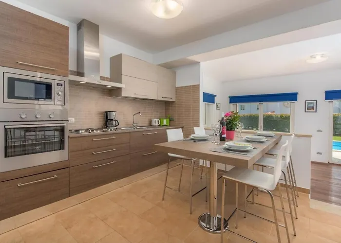 Vila Lory Tar-Vabriga