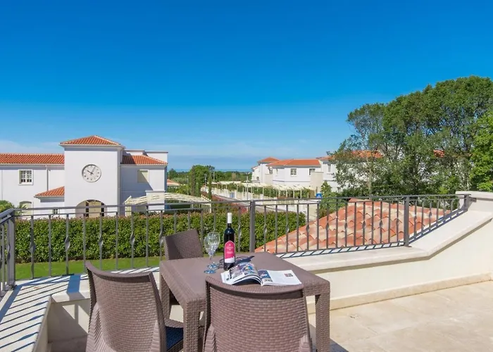 Lory Vila Tar-Vabriga