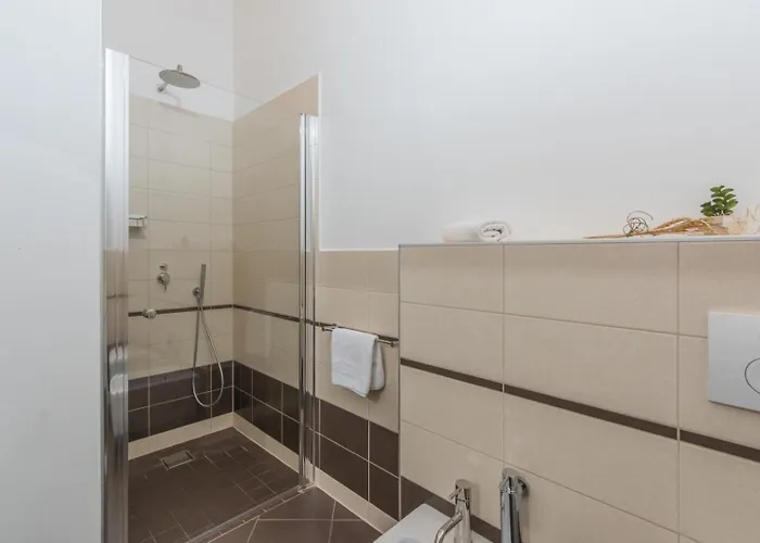 Lory Vila Tar-Vabriga